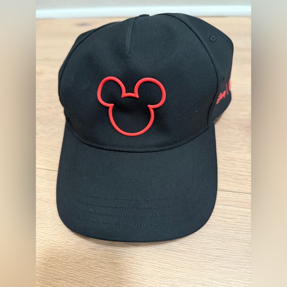 Lululemon X Disney Hat s/m